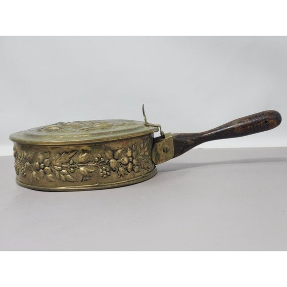 Vintage Brass & Wood Ship Design Silent Butler/Bed Warming Pan With Handle - Picture 8 of 15